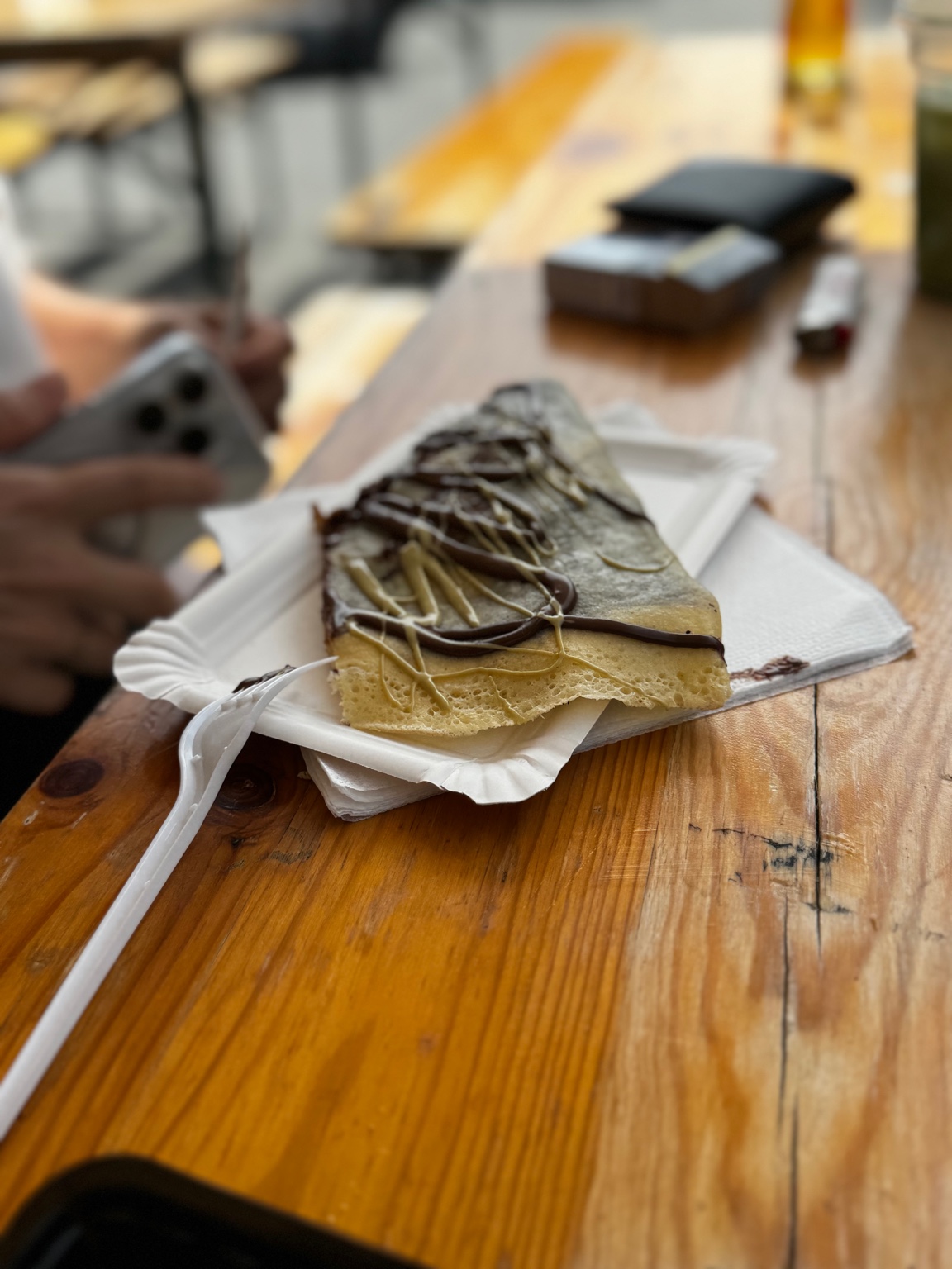 Süßer Crêpe mit Schokolade