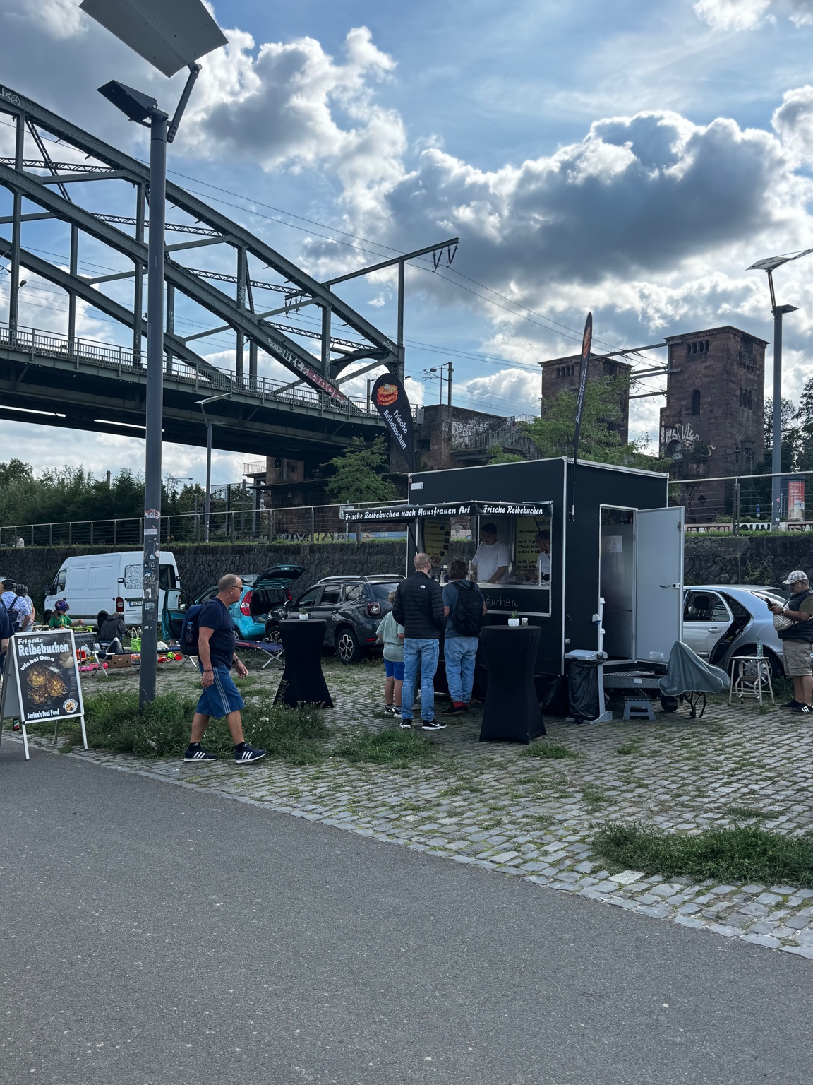 Foodtruck am Rhein